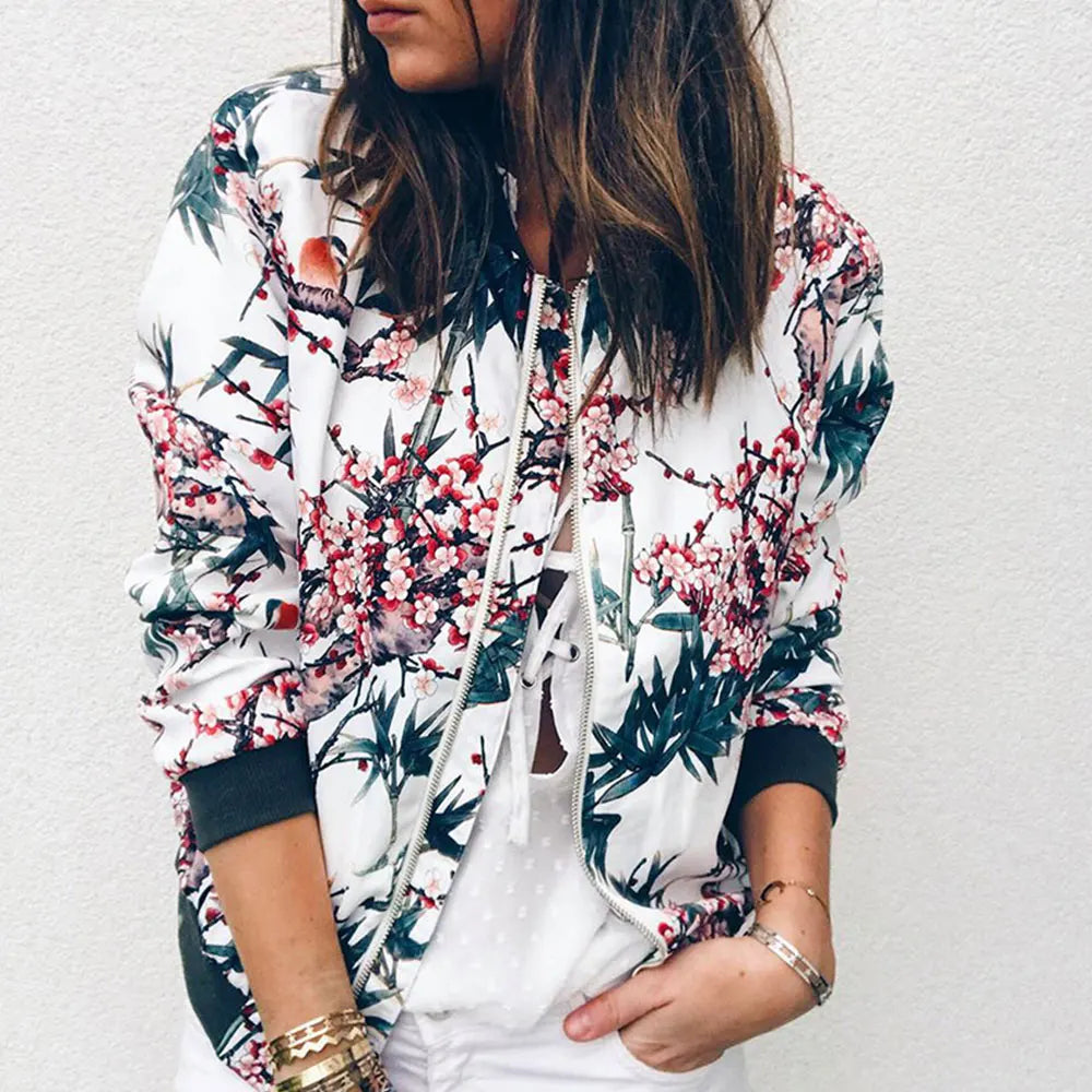 Hazel | Bomberjacke mit trendigem Blumenprint