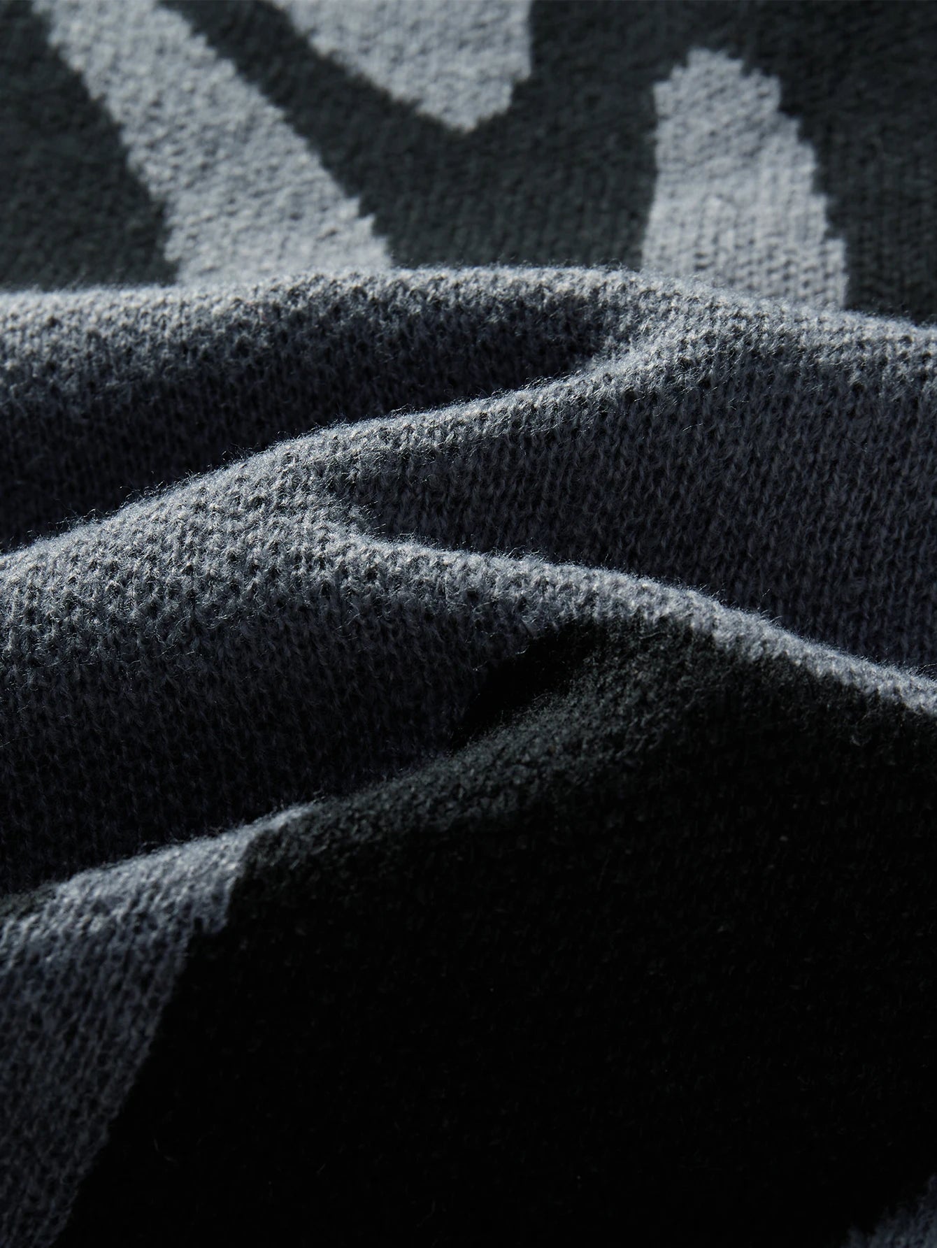 Herren Oversized Pullover aus leichter Wolle mit abstraktem Design