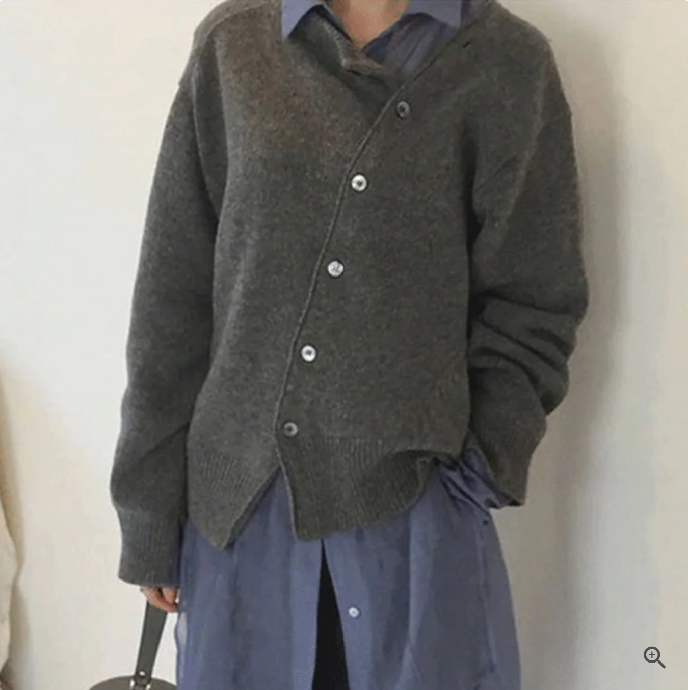 Angelana | Asymmetrischer Cardigan mit einzigartigen Knöpfen