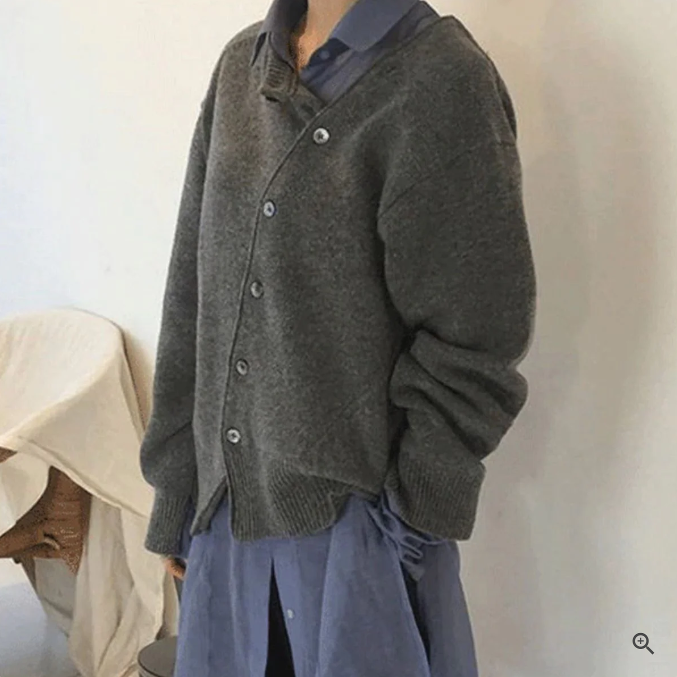 Angelana | Asymmetrischer Cardigan mit einzigartigen Knöpfen