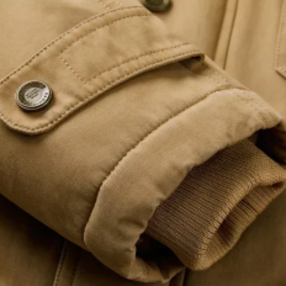 Stilvolle, gefütterte Bomberjacke